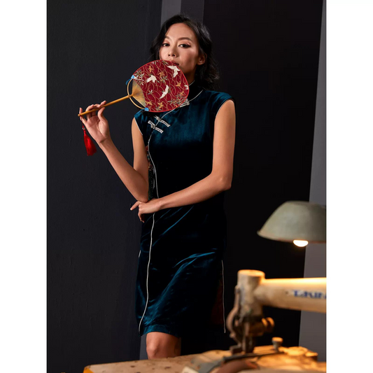 Velvet Peacock Blue Sleevless Qipao / Cheongsam