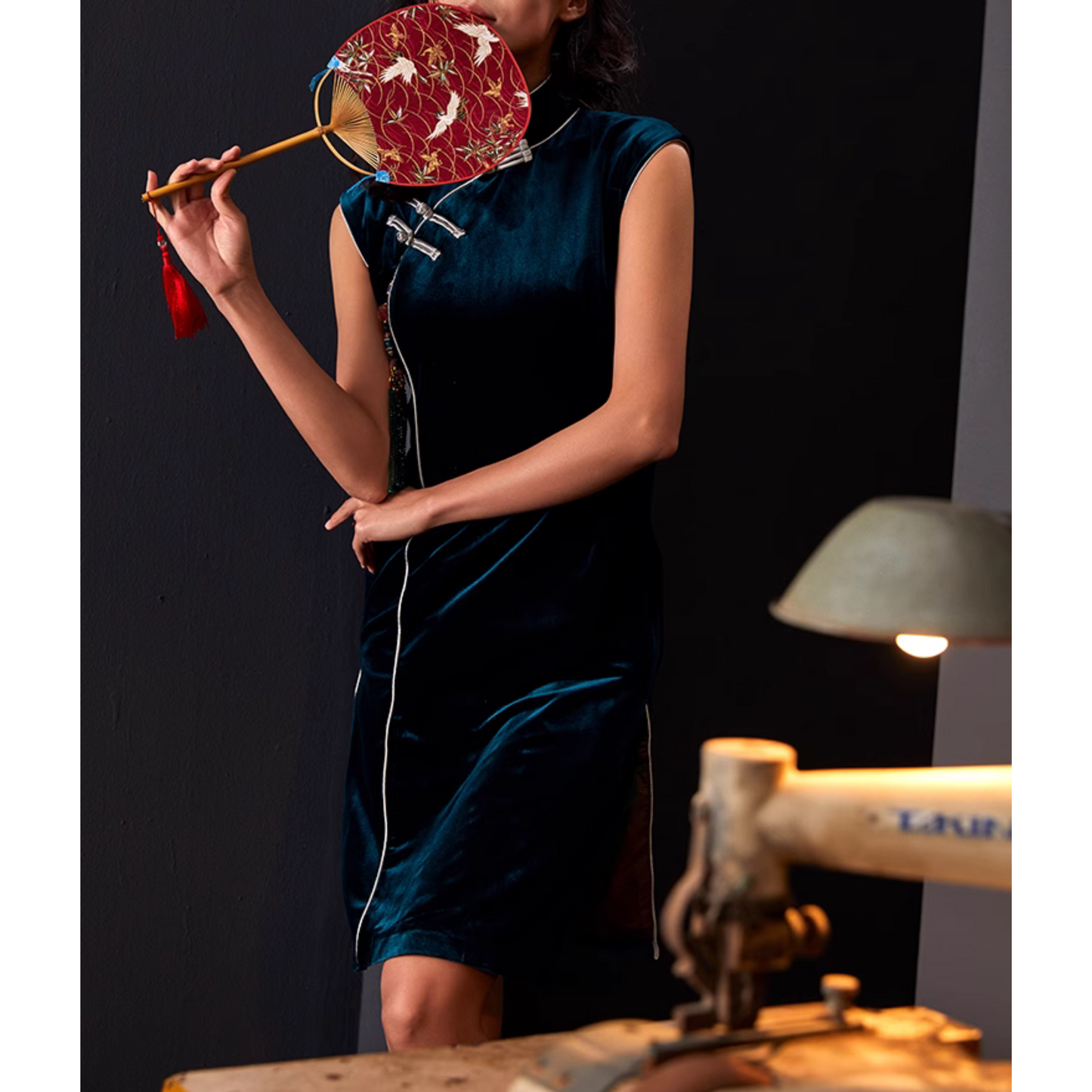 Velvet Peacock Blue Sleevless Qipao / Cheongsam