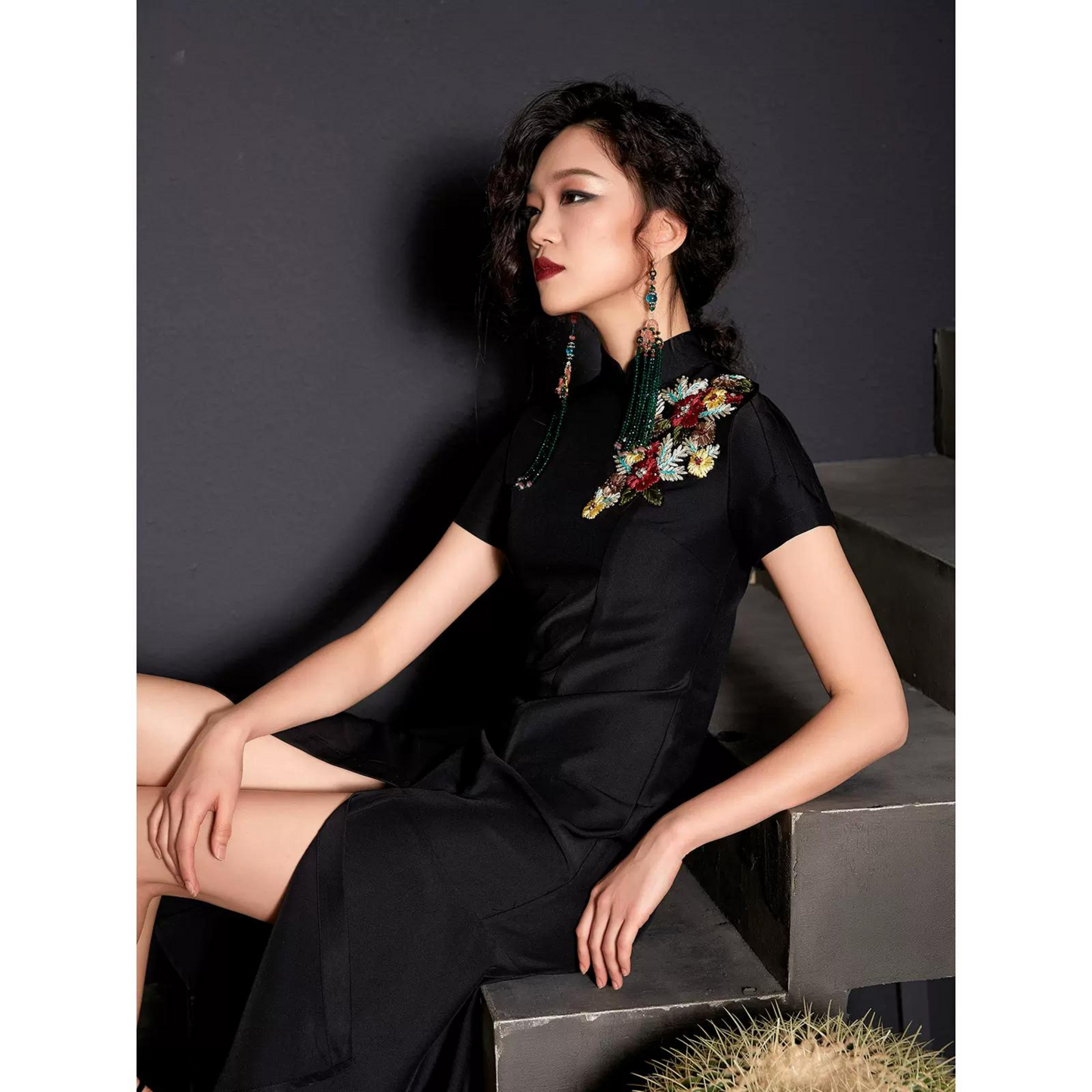 Black 3D Embroidered Qipao / Cheongsam